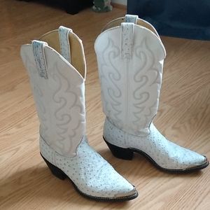 White Cowboy Boots 🤩